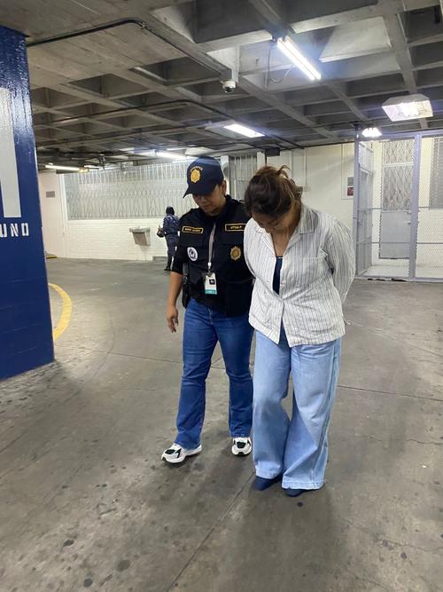 Gladis Castro fue puesta a disposición de las autoridades correspondientes. (Foto: PNC)