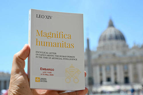 Las encíclicas son documentos dirigidos a todos los fieles que fijan la posición de referencia de la Iglesia sobre cuestiones sociales, morales, políticas o teológicas. (Foto: AFP)