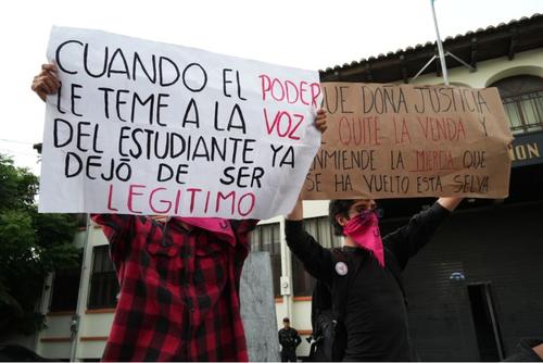 Un grupo de estudiantes, docentes y profesionales demandaron de Corte de Constitucionalidad (CC) actuar con independencia. (Foto: Wilder López/Soy 502)