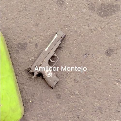 La pistola fue hallada sobre la cinta asfáltica. (Foto: Amílcar Montejo)