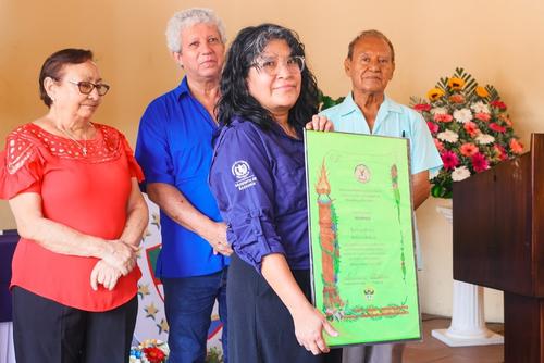 En 2025, los ganadores fueron Carlos Ac Rodríguez, en la rama de poesía, y Ruth Pérez Gómez, en la rama de cuento. (Foto: Asociación de Escritores de Suchitepéquez)
