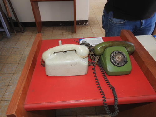 Los teléfonos discados contrastan con los aparatos de bolsillo actuales. (Foto: Bernardo Montúfar/Colaborador)