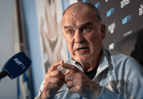 Bielsa fue criticado por eliminar los lujos del Complejo Celeste, priorizando un entorno de trabajo.