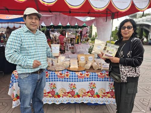 Don Roberto Miranda comparte su experiencia en la producción y beneficios del amaranto. (Foto: Josué Ardeano/Colaborador)