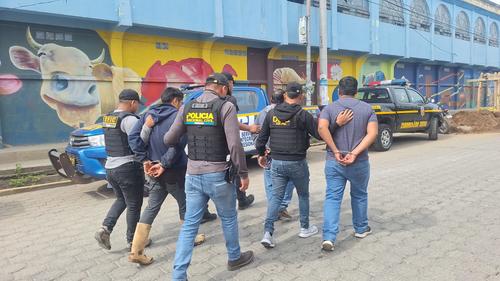 Los capturados fueron puestos a disposición de la justicia. (Foto: PNC)