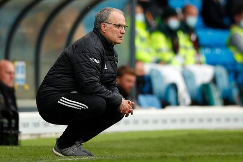 Marcelo Bielsa dirige a la selección de Uruguay en el Mundial de 2026, un ciclo marcado por la revolución táctica.