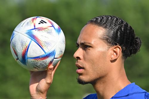 Virgil van Dijk debutó en un Mundial a los 31 años, en Catar 2022. Lideró a la "Oranje" como capitán.