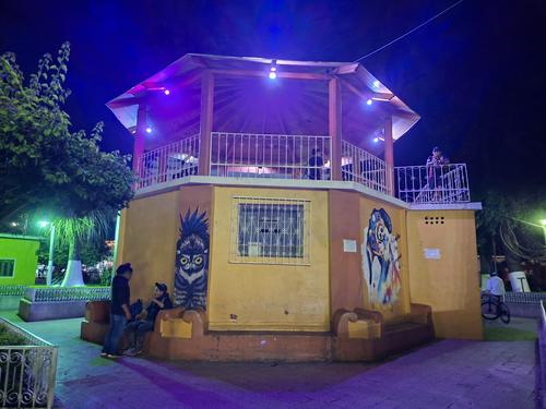 El parque central de San Cristóbal Verapaz forma parte del corazón histórico y cultural del municipio. (Foto: Edwin Guá)