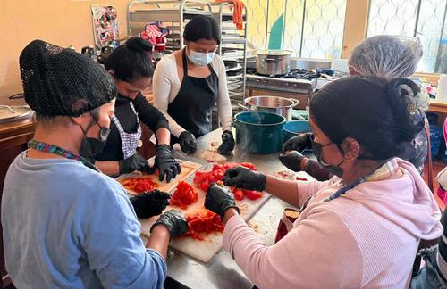 Proceso de preparación de las pastas y la salsa Ketchup. (Foto: redes)