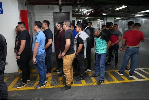 En una audiencia suspendida, el juzgador adujo que los guardias del SP portaban grilletes en parejas y no de forma individual. (Foto: Archivo/Soy502)