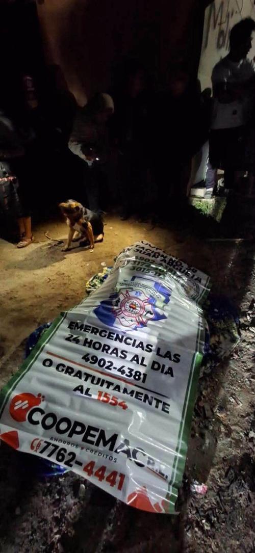 Una tercera persona resultó gravemente herida y fue trasladada a un hospital. (Foto: Pedro Sicajau)