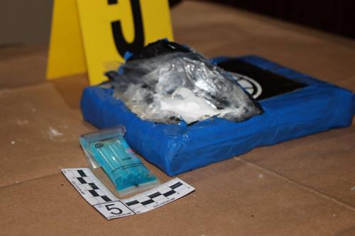 PNC incauta armas y cocaína durante un allanamiento en zona 6. (Foto: PNC)