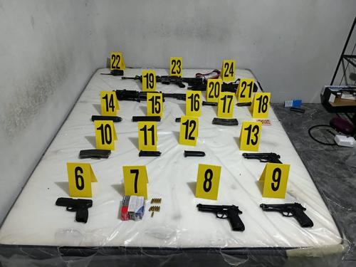 Una de las armas tenía reporte de robo desde 2025. (Foto: PNC)