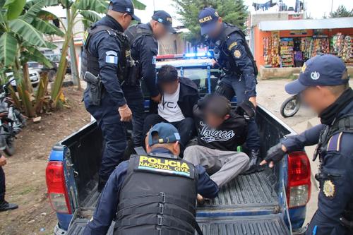 Ambos hombre fueron capturados cuando intentaban huir después del ataque. (Foto: PNC)