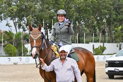 Ana María Arévalo, con Hilton BB, se hizo con el triunfo en la división Abierta a 1.20 metros. (Foto: Asociación de Ecuestre)