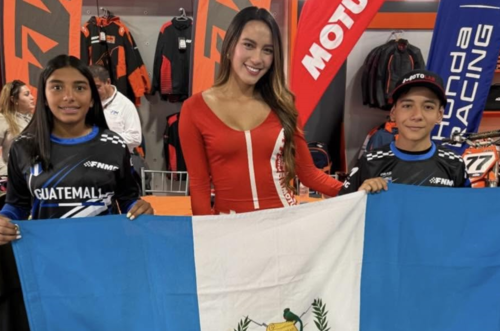 María Fernanda y Celvin, fueron los representantes de Guatemala, en el campeonato más importantes del motocross juvenil en Latinoamérica. (Foto: PSLMX)
