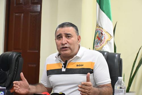 El cierre del puente afecta una ruta importante para vecinos y comerciantes, según el alcalde Mynor Morales. (Foto: José Luis Pos)