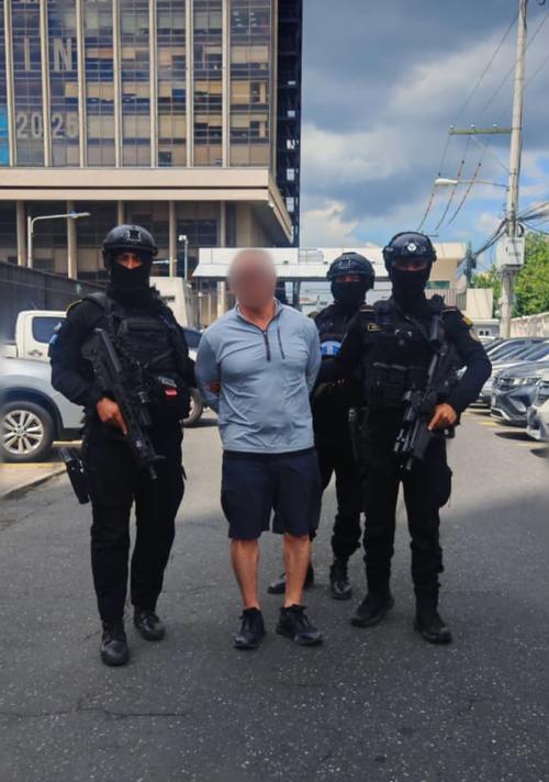 El hombre fue trasladado a torre de tribunales donde quedó a disposición de la justicia. (Foto: PNC)