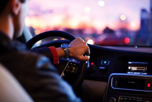 El parque vehicular en el país alcanza los 6.5 millones de unidades. (Foto: PxHere)