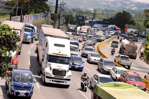 El país pierde alrededor de 25 mil millones de quetzales debido al congestionamiento vehicular. (Foto: archivo/Nuestro Diario)