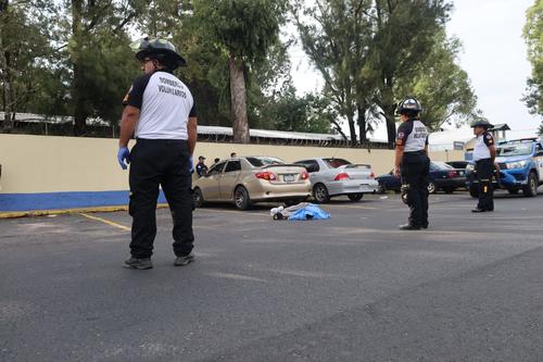 Dos de los presuntos pandilleros terminaron sin vida en la cinta asfáltica. (Foto: CVB)