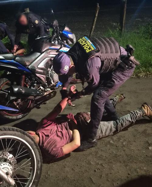 Uno de los detenidos registra un antecedente por hurto. (Foto: PNC)