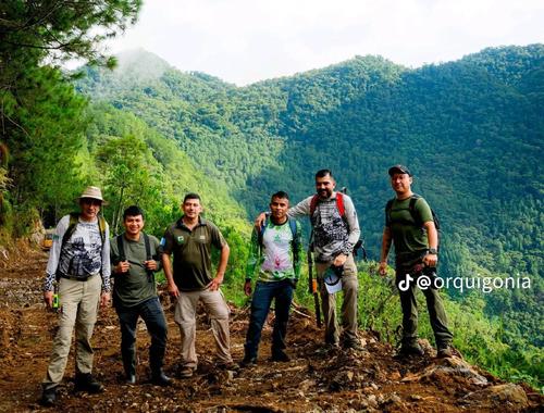 El descubrimiento de los fósiles ocurrió durante un recorrido para documentar orquídeas en los bosques de Samac. (Foto: Orquigonia)