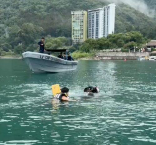Bomberos continúan la búsqueda de dos personas desaparecidas. (Foto: Captura de video)