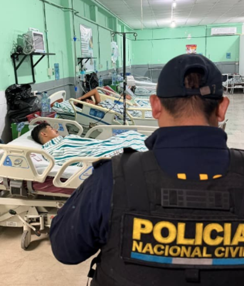 Uno de los criminales fue ingresado a un centro asistencial bajo custodia policial. (Foto: PNC)