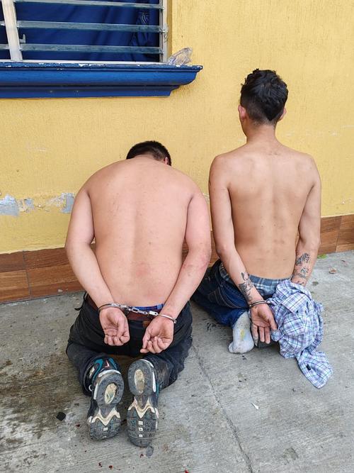 Uno de los capturados está vinculado a otro ataque armado en Quetzaltenango. (Foto: PNC)