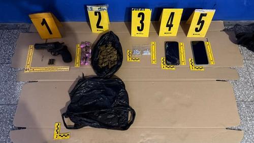Esto fue lo que les decomisaron a los criminales. (Foto: PNC)