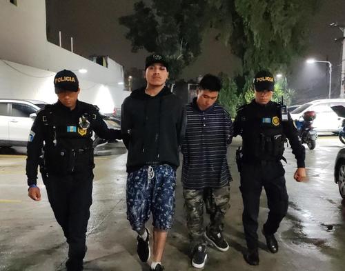 Los agentes recuperaron un bolso con dos biblias que llevaba la víctima. (Foto: PNC)