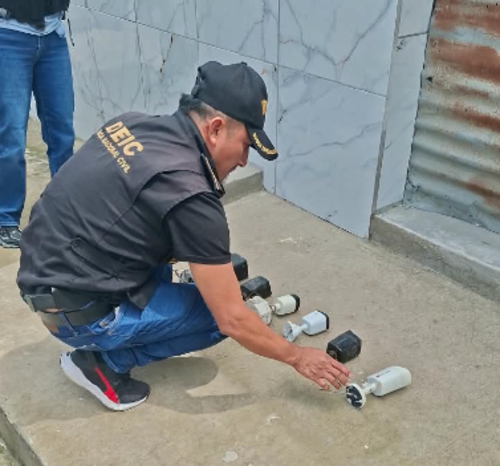 Las cámaras estaban instaladas en postes de alumbrado eléctrico. (Foto: PNC)