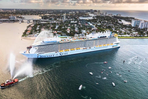 El crucero también se unió a las labores de búsqueda. (Foto: Len Kaufman)