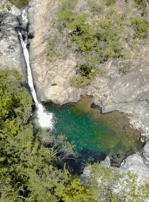 Las caídas de agua provienen de lo alto de la sierra de las Minas. (Foto: Wilder López)