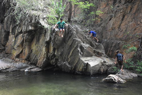 Los visitantes pueden refrescarse con el agua que baja de la sierra de las Minas. (Foto: Wilder López)
