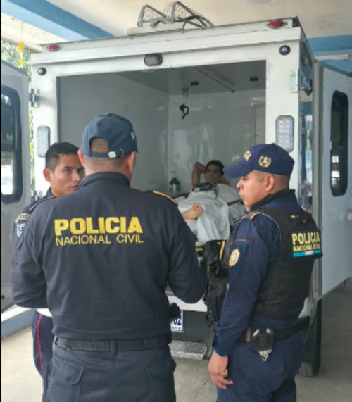 El hombre había ingresado a un hospital de Petén y tras ser dado de alta fue entregado a las autoridades de su país de origen. (Foto: PNC)