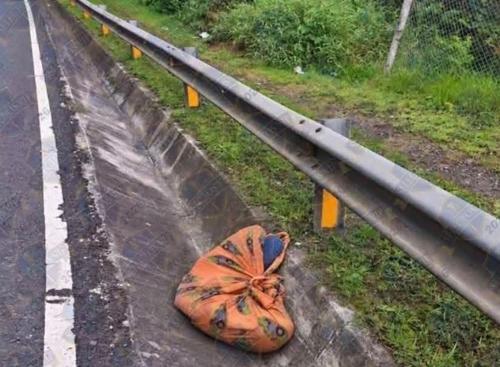 El cuerpo fue localizado envuelto en sábanas. (Foto: Redes sociales)