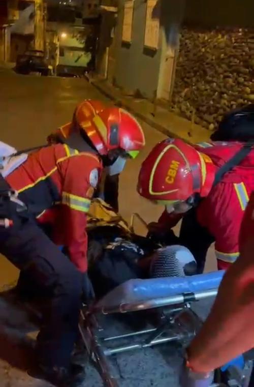 El hombre resultó herido en el cráneo en zona 7. (Bomberos Municipales)