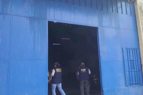 Por la sustracción y venta de municiones a pandillas, el MP allanó varias sedes policiales. (Foto: Archivo/Soy502)