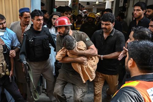 El rescate de las víctimas dejó imágenes estremecedoras. (Foto: AFP)