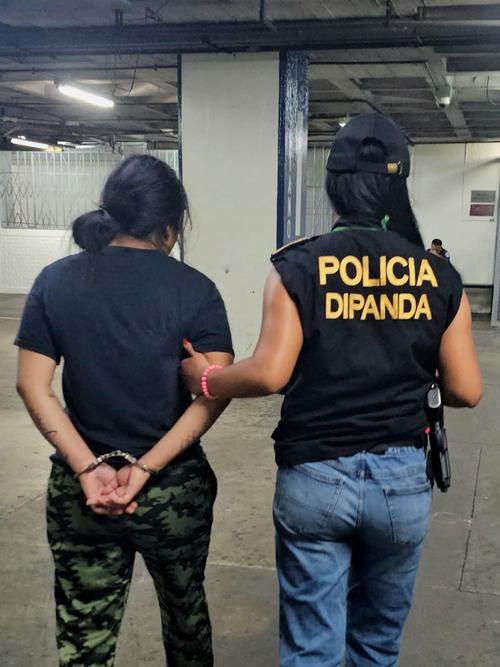 La mujer fue trasladada a torre de tribunales. (Foto: PNC)