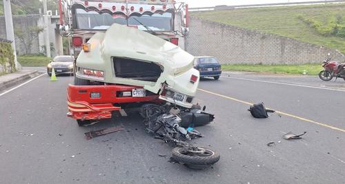 Bomberos Voluntarios trasladaron al piloto de la motocicleta debido a la gravedad de sus heridas. (Foto: Redes sociales)