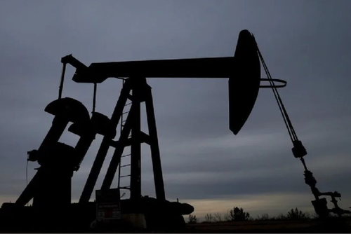 Como señala el experto, la dependencia de combustibles refinados importados expone de forma directa al mercado nacional a los vaivenes financieros y operativos internacionales. (Foto: AGN)