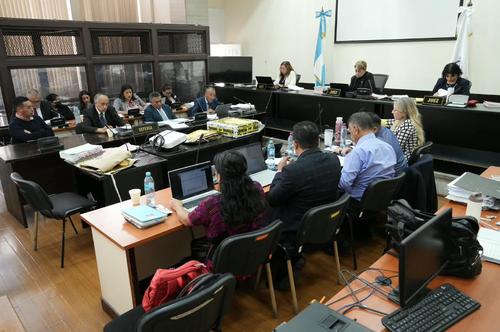 La defensa de los agentes de la PNC señalados del delito de ejecución extrajudicial pidieron al Tribunal de Mayor Riesgo B una sentencia absolutoria a favor de sus patrocinados. (Foto: Wilder López/Soy502)