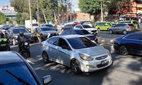El hecho ha provocado tránsito en el sector. (Foto: Bomberos Municipales)