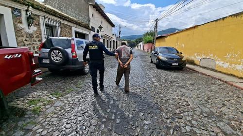 El hombre deberá responder a la justicia. (Foto: PNC)
