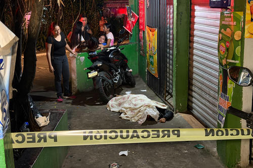 El adolescente murió en el lugar debido a las múltiples heridas de bala. (Foto: Ángel Revolorio)