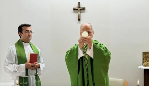 León XIV tras ser sometido a una cirugía. (Foto: AFP)