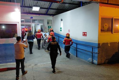 La tercera persona herida del ataque armado en la zona 3 fue trasladada a un centro asistencial. (Foto: CBM/Soy502)